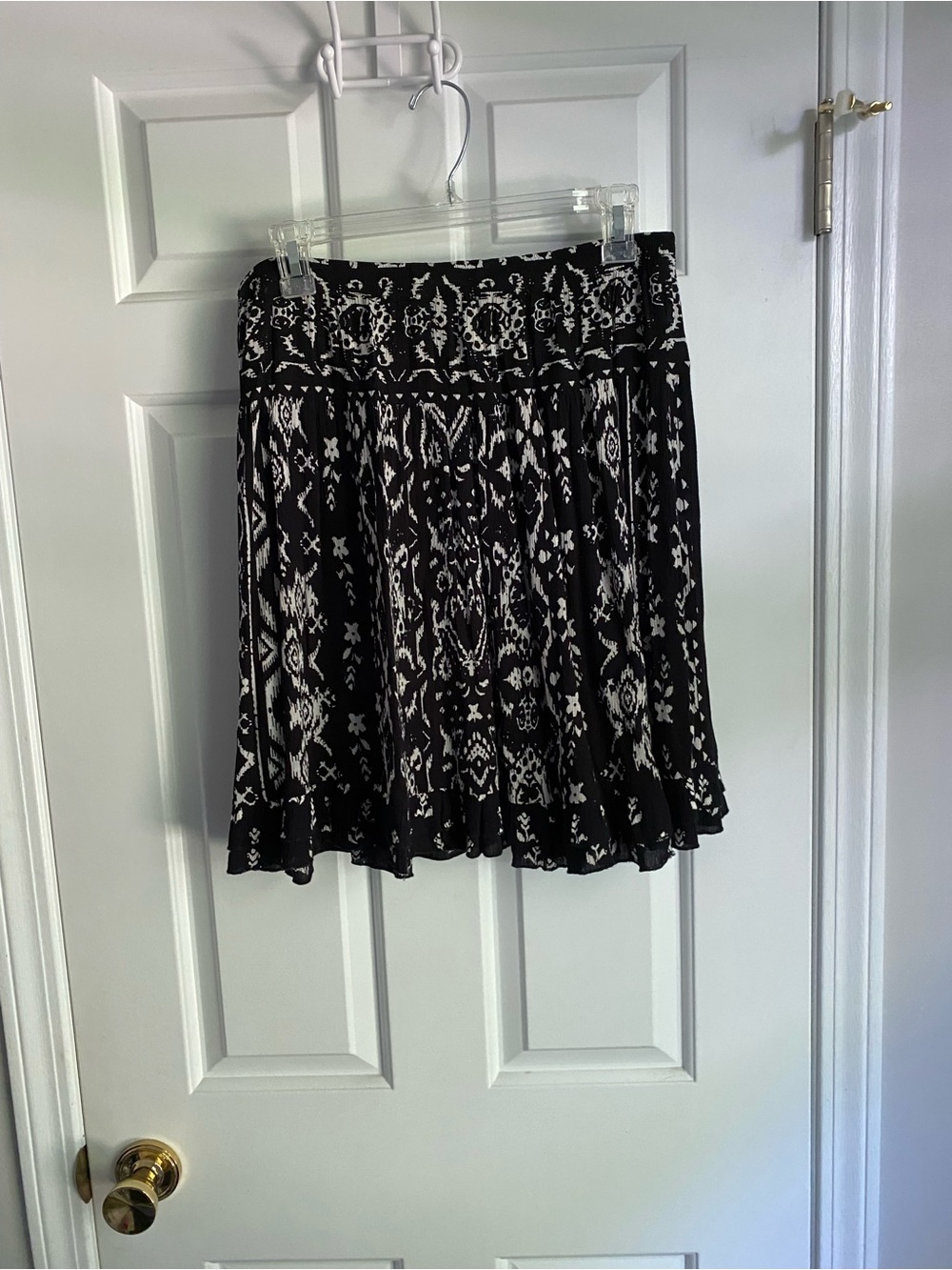 Dress barn Black & White Skirt PM